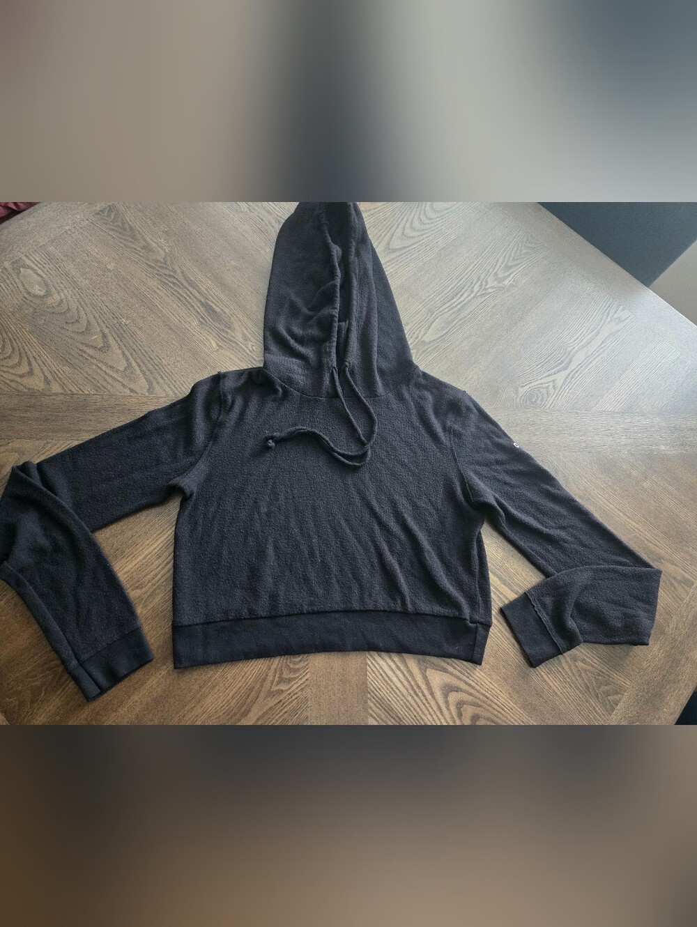 Alo Yoga Alolux Soho Getaway Cropped Hoodie in Black sz SMALL - Picture 3 of 9